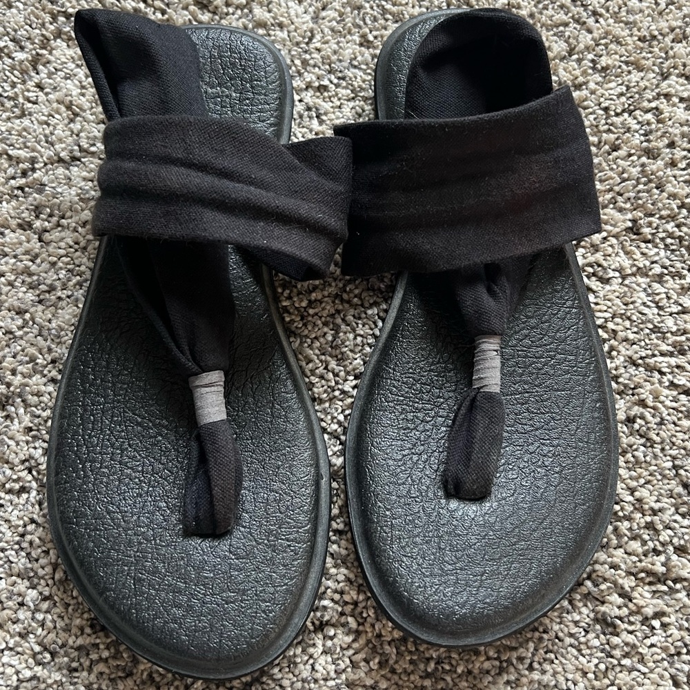 Sanuk Women's Black Yoga Sling Sandals - size 7.5
